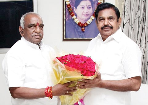 அதிமுக - பாஜக கூட்டணி பேச்சுவார்த்தை தொடக்கம்? - மத்திய அமைச்சர்களுடன் தமிழக அமைச்சர்கள் சந்திப்பு: முதல்வர் பழனிசாமியுடன் மத்திய அமைச்சர் பொன். ராதாகிருஷ்ணன் ஆலோசனை