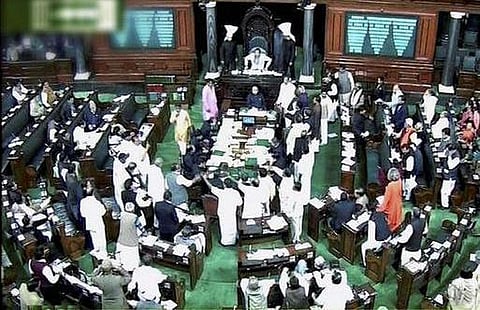 விவசாயிகளின் பயிர்களை பசுமாடுகள் மேய்ந்து விடுவதாக பாஜக எம்.பி. மக்களவையில் புகார்