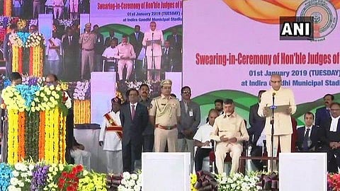 உதயமாயின உயர் நீதிமன்றங்கள்: தெலங்கானா, ஆந்திராவுக்கு தனித்தனி தலைமை நீதிபதிகள் பொறுப்பேற்பு