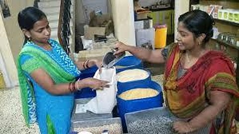 பிளாஸ்டிக் தடை: வரவேற்கும் பொதுமக்கள்; மாற்றுப் பொருட்களை நாடும் வியாபாரிகள்