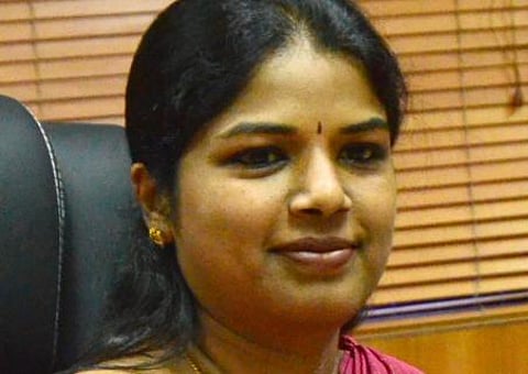 அங்கன்வாடியில் பயிலும் நெல்லை ஆட்சியரின் மகள்: அரசுத்துறை அதிகாரிகளுக்கு முன்மாதிரி