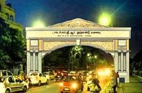 விழா இன்றி திறக்கப்பட்ட எம்ஜிஆர் நூற்றாண்டு நினைவு வளைவு