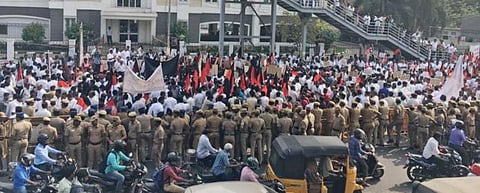 கோடநாடு விவகாரம்: முதல்வர் பழனிசாமி பதவி விலகக் கோரி ஆளுநர் மாளிகையை முற்றுகையிட முயன்ற திமுகவினர் கைது