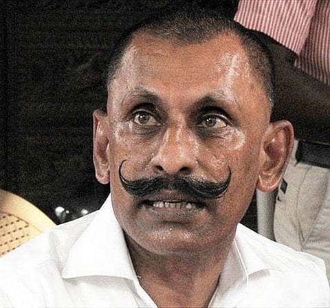 சிலை கடத்தல் வழக்கு ஆவணங்களை பொன் மாணிக்கவேலிடம் 7 நாளில் ஒப்படைக்க வேண்டும்