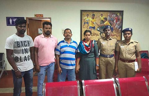 காதலுக்கு எதிர்ப்பு தெரிவித்த பெற்றோர்: வீட்டை விட்டு வெளியேறிய கேரள ஆசிரியை மதுரையில் மீட்பு