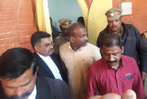 கோடநாடு விவகாரம்: குற்றம் சாட்டப்பட்ட சயான், மனோஜ் மாவட்ட நீதிமன்றத்தில் நேரில் ஆஜர்