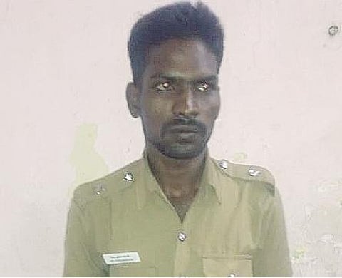 பல்லாவரத்தில் இரவு நேரத்தில் மக்களிடம் வழிப்பறியில் ஈடுபட்ட போலி காவலர் கைது: போலீஸார் தீவிர விசாரணை