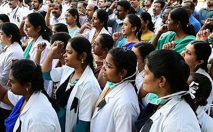 பாஜக எம்எல்ஏவின் மிரட்டலால் வேலையை ராஜினாமா செய்த டாக்டர்: எம்எல்ஏவுக்கு எதிராக மருத்துவர்கள் போர்க்கொடி