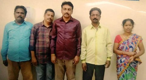 மூதாட்டி பேரில் உள்ள வீட்டை ஆள்மாறாட்டம் செய்து வங்கியில் ரூ.1 கோடி லோன் வாங்கி மோசடி: கணவன், மனைவி, ஆடிட்டர் உட்பட 5 பேர் கைது.