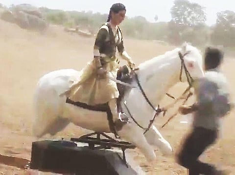 சமூக வலைதளத்தில் வைரலான கங்கணா ரணாவத் வீடியோ: கங்கணாவின் சகோதரி சாடல்