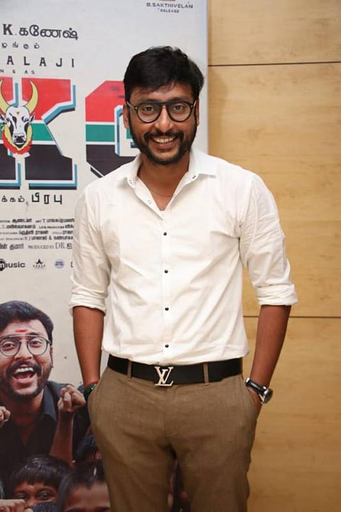`படத்துக்கு வரவேற்பு: கஜா புயலால் பாதித்த 10 பள்ளிகளை தத்தெடுக்கும் எல்.கே.ஜி படக்குழு