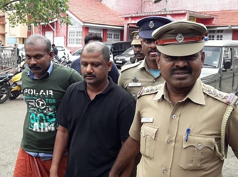 கேரளாவில் கைது செய்யப்பட்ட சயான், மனோஜ் இருவருக்கும் 4-ம் தேதி வரை நீதிமன்ற காவல்: உதகை நீதிமன்றம் உத்தரவு