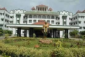 வெளிநாடுகளில் தமிழை வளர்க்க எடுக்கப்படும் முயற்சி கூட தமிழகத்தில் எடுப்பதில்லை: உயர் நீதிமன்றம் வேதனை