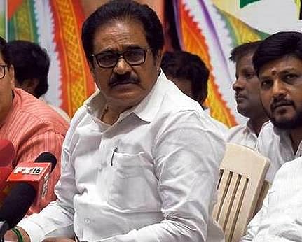 திருச்சிக்காக மல்லுக்கட்டும் திருநாவுக்கரசர்