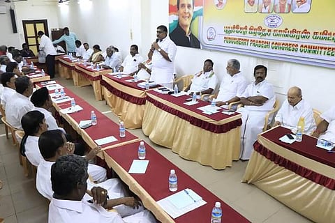 வேட்பாளர் அறிவிக்காத சூழலில் பிரச்சாரத்தைத் தொடங்குவதாக அறிவித்து ஒத்திவைத்த புதுச்சேரி காங்கிரஸ்