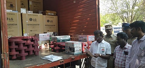 உரிய ஆவணம் இருந்தால் தாமதிக்காமல் தங்கம், வெள்ளி பொருட்களை உடனே விடுவிக்க வேண்டும்