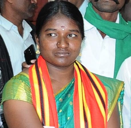 நீலகிரி தொகுதியில் நாம் தமிழர் கட்சி வேட்பாளர் சே.மணிமேகலையின் வேட்பு மனு தள்ளுபடி