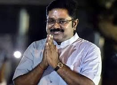 அமமுகவுக்கு சின்னம் ஒதுக்கீடு: பிரச்சாரத்தின்போது சாதனை பட்டியலில் பரிசுப்பெட்டகம் பெயர் தவிர்க்கும் அதிமுக ?