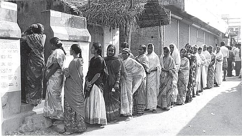 படிப்போம் பகிர்வோம்: இரண்டு கோடி பெண்கள் எங்கே?