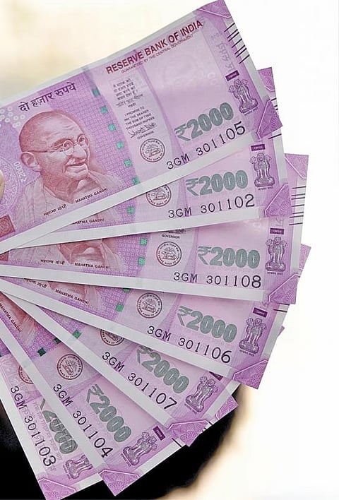 தேர்தலில் போட்டியிடும் அதிமுக, திமுக வேட்பாளர் அனைவரும் கோடீஸ்வரர்கள்
