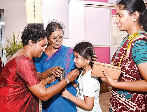 முகங்கள்: வேலையும் சேவையும் ஒன்றே