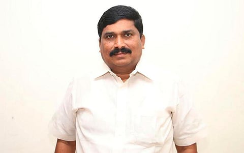 அன்று அதிமுக எம்.எல்.ஏ., இன்று திருப்பரங்குன்றம் இடைத்தேர்தல் அமமுக வேட்பாளர்: டிடிவியின் தீவிர விசுவாசி மகேந்திரனின் பின்னணி