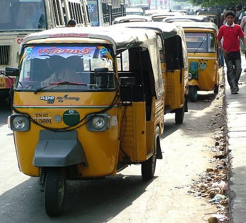 ஆட்டோக்களில் ஜி.பி.எஸ் கருவியுடன் மீட்டர்: தமிழக அரசுக்கு உயர் நீதிமன்றம் நோட்டீஸ்
