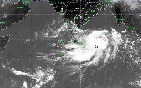 அதிதீவிர புயலாக மாறி ஒடிசாவை நோக்கி நகரும் ‘ஃபானி’- சென்னையில் வெப்பம் எப்படி இருக்கும்?