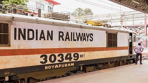 முன்பதிவு செய்த ரயில் நிலையத்தில்தான் டிக்கெட்டை ரத்து செய்ய முடியும்: ரயில்வே நிர்வாகத்தின் அறிவிப்பால் பயணிகள் அதிருப்தி