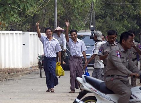 மியான்மரில் ரோஹிங்கியா முஸ்லிம்கள் மீது நடத்தப்பட்ட அத்துமீறல்களை வெளியிட்ட விவகாரம்: சிறைத் தண்டனை பெற்ற பத்திரிகையாளர்கள் விடுதலை