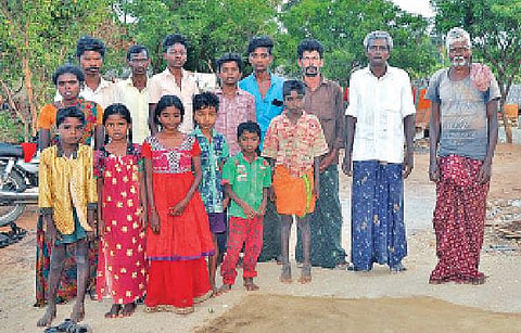பரிதவிக்கும் பழங்குடி மாணவர்கள்: ஜாதிச் சான்றிதழ் கிடைக்காததால் அவதி