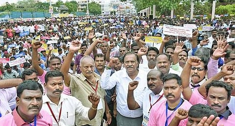 தமிழக அரசு ஊழியர்களுக்கு 3 சதவீதம் அகவிலைப்படி உயர்வு: 9% லிருந்து 12% ஆக உயர்த்தி அறிவிப்பு