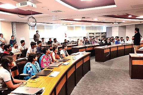புதிய கல்வி-பணி உலகம்: பட்டதாரி வேண்டாம் திறமைசாலியே போதும்!