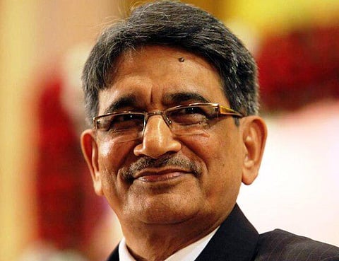 உச்ச நீதிமன்ற முன்னாள் தலைமை நீதிபதியிடம் ஆன்-லைனில் ரூ.ஒரு லட்சம் மோசடி: போலீஸார் விசாரணை