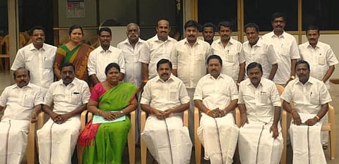 நெல்லை அமமுக மக்களவை வேட்பாளர், மாவட்டச் செயலாளர் அதிமுகவில் ஐக்கியம்