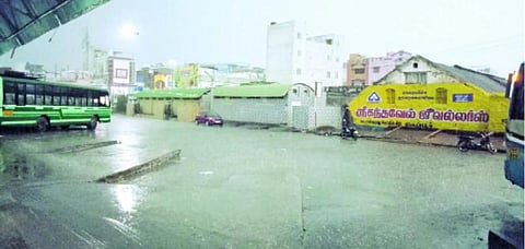 திருப்பூர் மாவட்டத்தில் கடந்த 2 நாட்களாக கன மழை: வீடுகளுக்குள் புகுந்த வெள்ளத்தால் மக்கள் அவதி