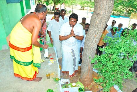 தேனியில் உள்ளாட்சித் தேர்தலுக்கான வேலைகளை தொடங்கியது அதிமுக: முழுவீச்சில் களமிறங்கினார் ஓபிஎஸ் 2-வது மகன் ஜெயபிரதீப்