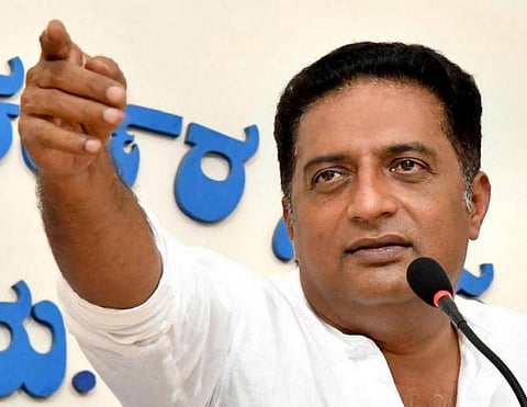 அனைத்தையும் அரசியலாக்கக் கூடாது: பிரகாஷ்ராஜ் வேண்டுகோள்