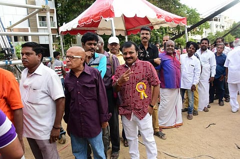 நடிகர் சங்கத் தேர்தல்: கடும் பாதுகாப்புக்கு இடையே வாக்குப்பதிவு தொடக்கம்