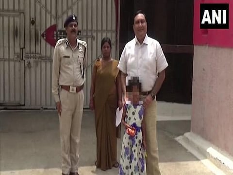 சிறையில் வளரும் குழந்தைக்கு பள்ளி சேர்க்கை: ஆய்வின்போது நடவடிக்கை மேற்கொண்ட சத்தீஸ்கர் ஆட்சியர்