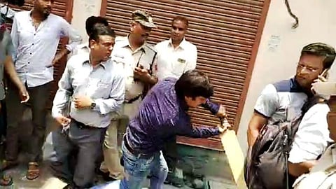 மாநகராட்சி அதிகாரிக்கு கிரிக்கெட் பேட்டால் அடி: ம.பி. பாஜக எம்எல்ஏ கைது