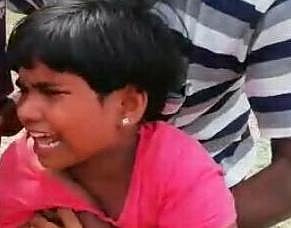 உயர் மின் கோபுரம் அமைக்க எதிர்ப்பு: தாயை கைது செய்த போலீசாரிடம் கண்ணீர்விட்ட சிறுமி