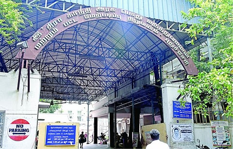 புதுச்சேரி அரசு பொது மருத்துவமனையில் மூன்றரை ஆண்டுகளாக பயன்பாட்டில் இல்லாத எம்ஆர்ஐ ஸ்கேன்: சிறுநீரகக் கல் நீக்கும் இயந்திரமும் பழுது