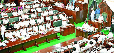 பொருளாதாரத்தில் நலிந்த பொதுப்பிரிவினருக்கான 10 சதவீத இடஒதுக்கீடு குறித்து அனைத்துக் கட்சிகளுடன் ஆலோசித்து முடிவு: சட்டப்பேரவையில் முதல்வர் பழனிசாமி அறிவிப்பு