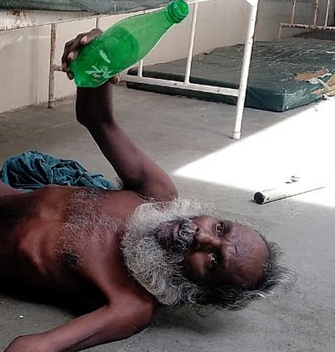சேலம் அரசு மருத்துவமனையில் குடிநீர் கேட்டு ஒரு மணிநேரம் போராடிய 80 வயது நோயாளி; தண்ணீர் பற்றாக்குறை இல்லை என டீன் விளக்கம்