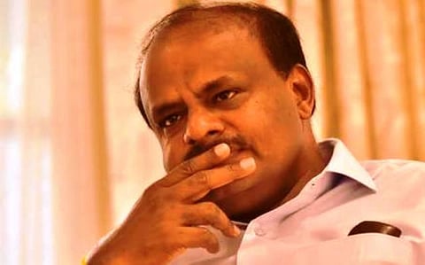 கர்நாடகத்தில் ஜேடியு-காங். அரசு கவிழுமா?-11 எம்எல்ஏக்கள் திடீர் ராஜினாமா செய்ததால் குழப்பம் நீடிப்பு