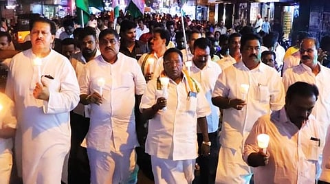 கர்நாடக காங்கிரஸ் எம்எல்ஏக்களிடம் பாஜக குதிரை பேரம்: நாராயணசாமி காட்டம்