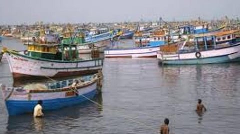 கடலுக்கு மீன்பிடிக்கச் சென்று மாயமான பாம்பன் மீனவர்களின் நிலை என்ன?- மத்திய, மாநில அரசுகள் அறிக்கை அளிக்க உயர் நீதிமன்றம் மதுரை கிளை உத்தரவு