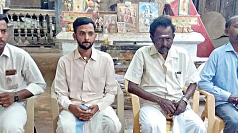 காஞ்சிபுரம் அத்திவரதரை தரிசனம் செய்ய அனுமதி வழங்கக் கோரி காத்திருக்கும் அரியலூர் மாவட்டம் உடையார்பாளையம் ஜமீன்தார் வம்சாவழியினர்.