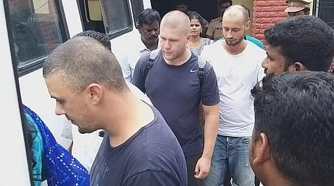 வெளிநாடுகளில் வாடிக்கையாளர் தகவல்களைத் திருடி இந்தியாவில் போலி ஏடிஎம் கார்டு மூலம் பணம் திருட்டு: 3 வெளிநாட்டினர் கைது